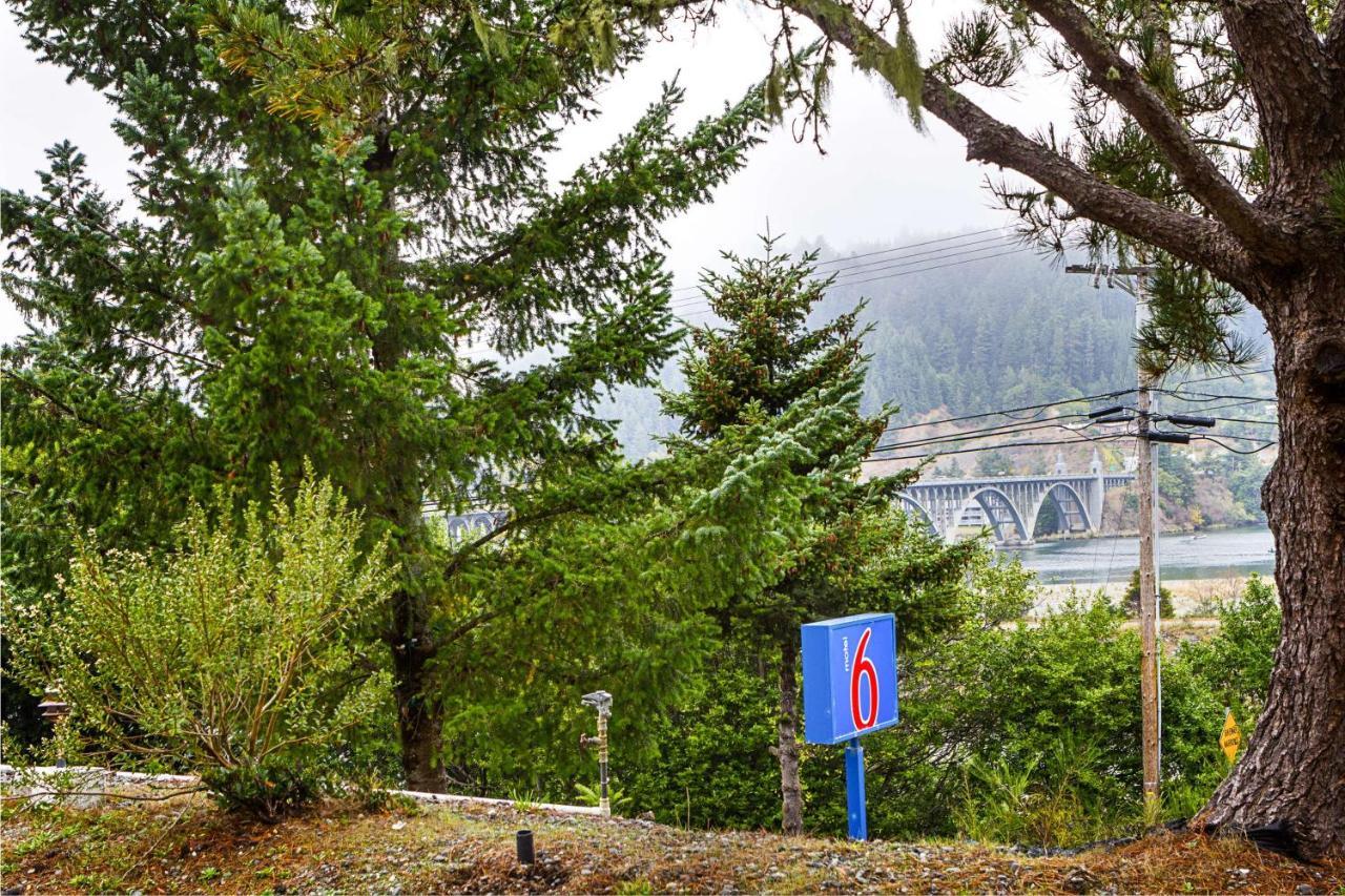 Motel 6 Gold Beach Exterior photo