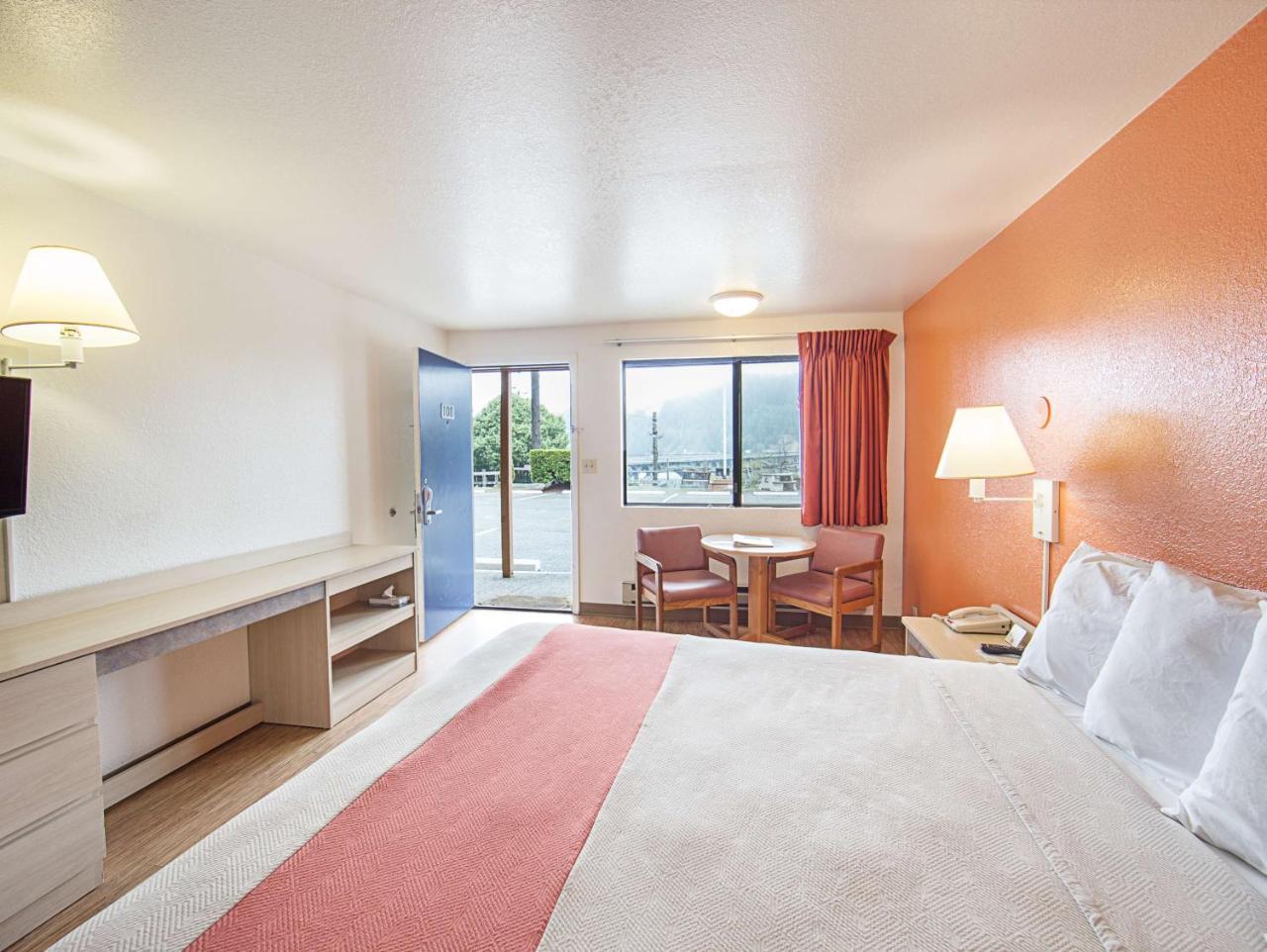 Motel 6 Gold Beach Exterior photo